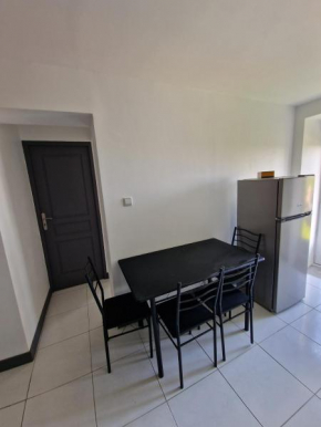 Maison calme, idéale pour un couple avec enfants ou groupe de personnes